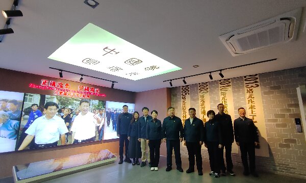ebc984426c31eda39b0b2a2ba546a213.jpg